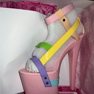 **BRAND NEW NEVER WORN** PLATFORM HEELS